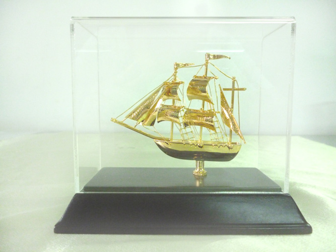 Thuyền mạ vàng 24K